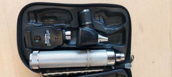 Welch Allyn Ophthalmoscope and Otoscope with 1 Han
