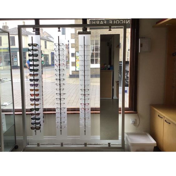 Lockable freestanding display