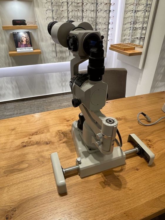 topcon sl-2d slit lamp with haag streit tonometer