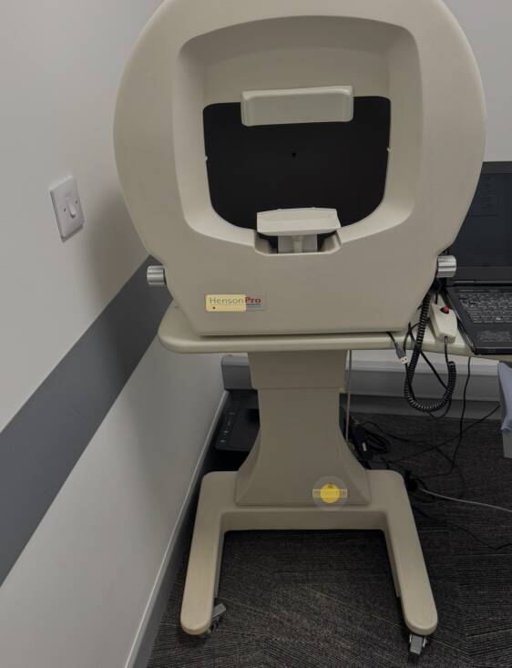 Henson pro visual field machine with table