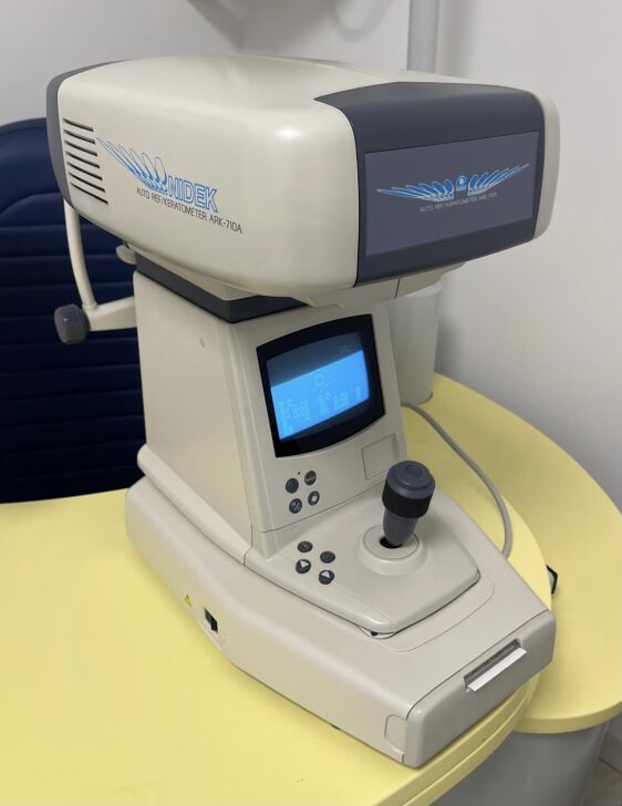 Autorefractometer/ keratometer Nidek ARK-710A