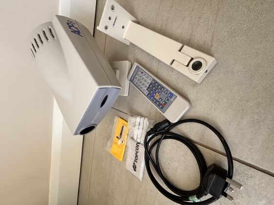     Topcon ACP-8EM projector
