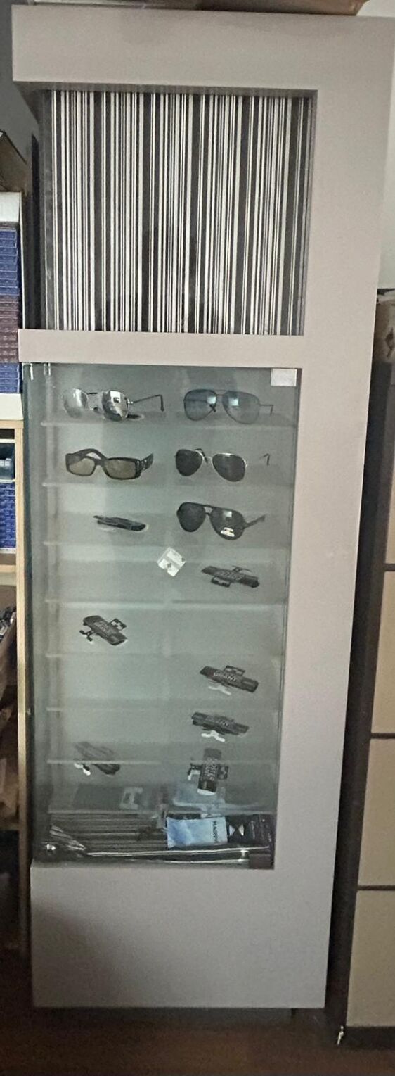 Glass display cabinet freestanding