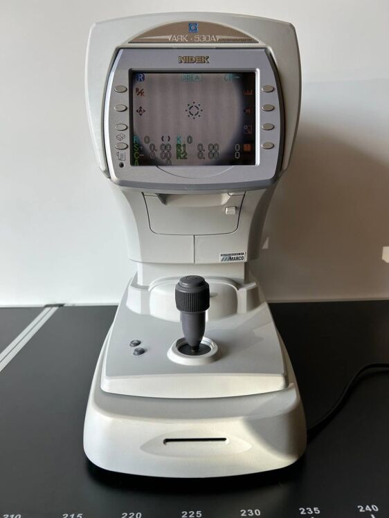 Nidek ARK-530A Auto Ref/Keratometer Pre-owned