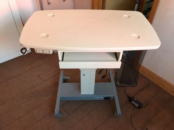 Electric henson 3200 table plus screener