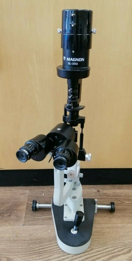 Magnon SL-250 Slit lamp