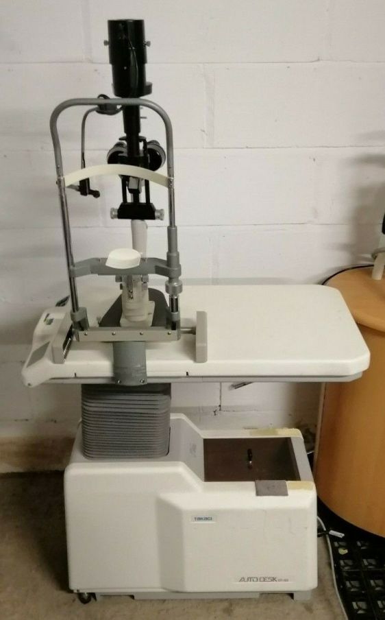 Carton Slit lamp SL-588 with a table
