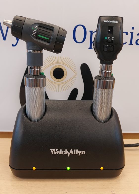 Welch Allyn Otoscope and Opthalmoscope with chargin