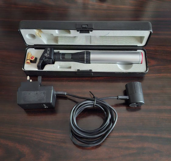 Keeler Vista Spot Retinoscope and Charger
