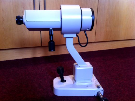 TOPCON OM4 KERATOMETER
