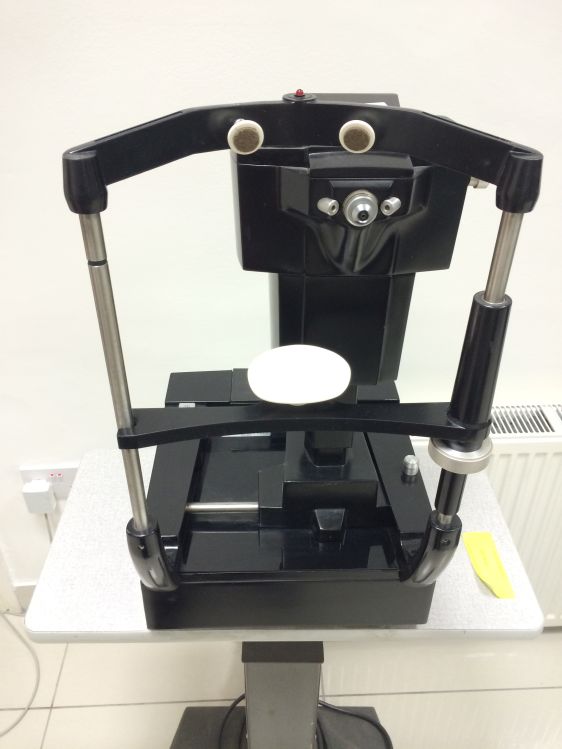 AO NCT MARK 2 with table